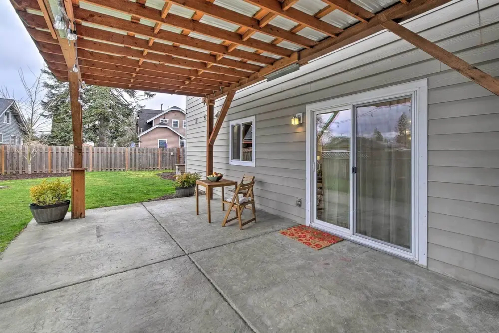 Enumclaw Home - 60 Mi to Mount Rainier!