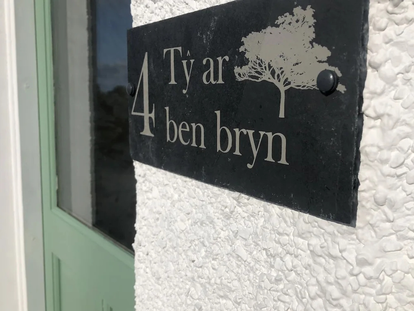Ty ar Ben Bryn