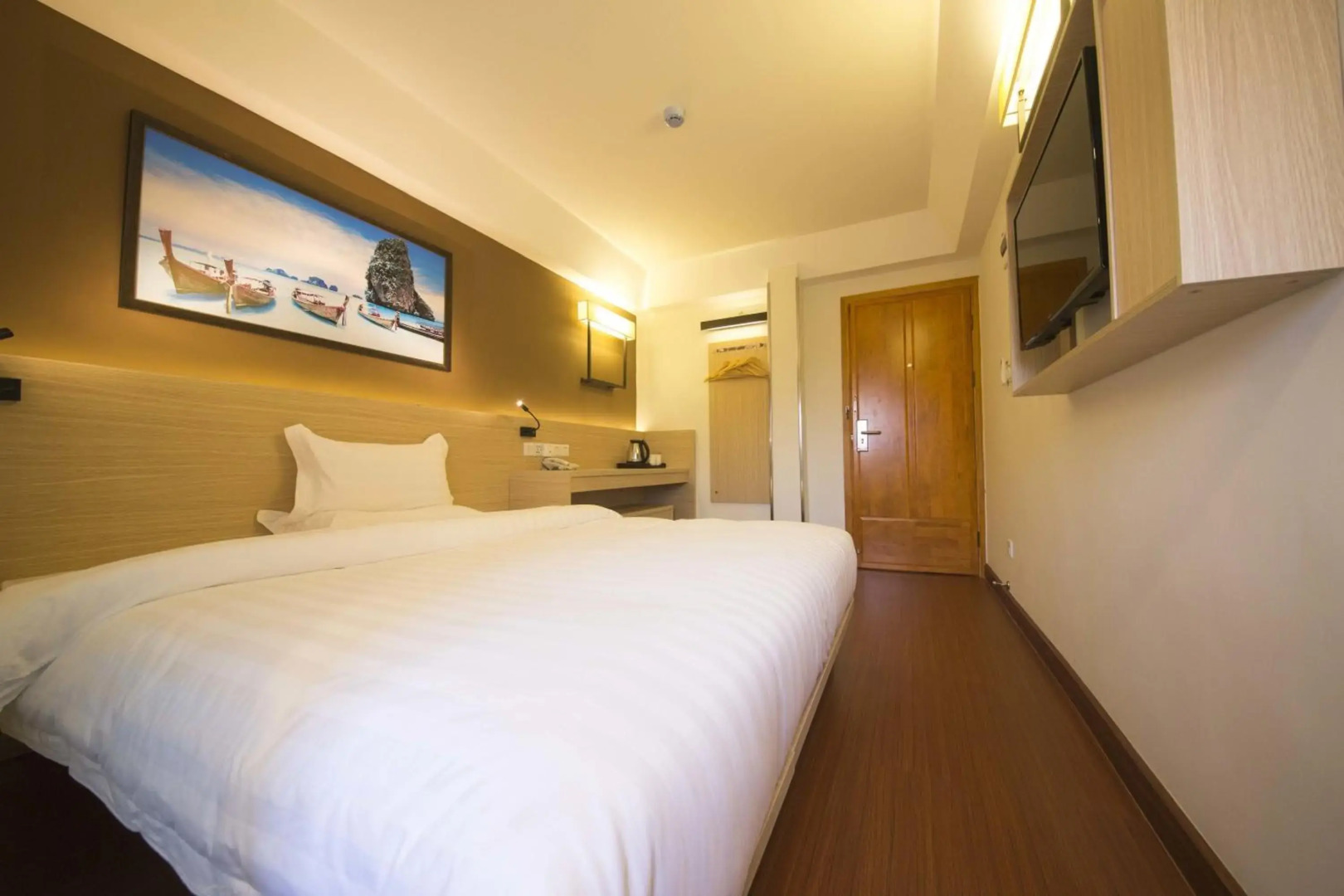 Chiang Roi 7 Days Inn