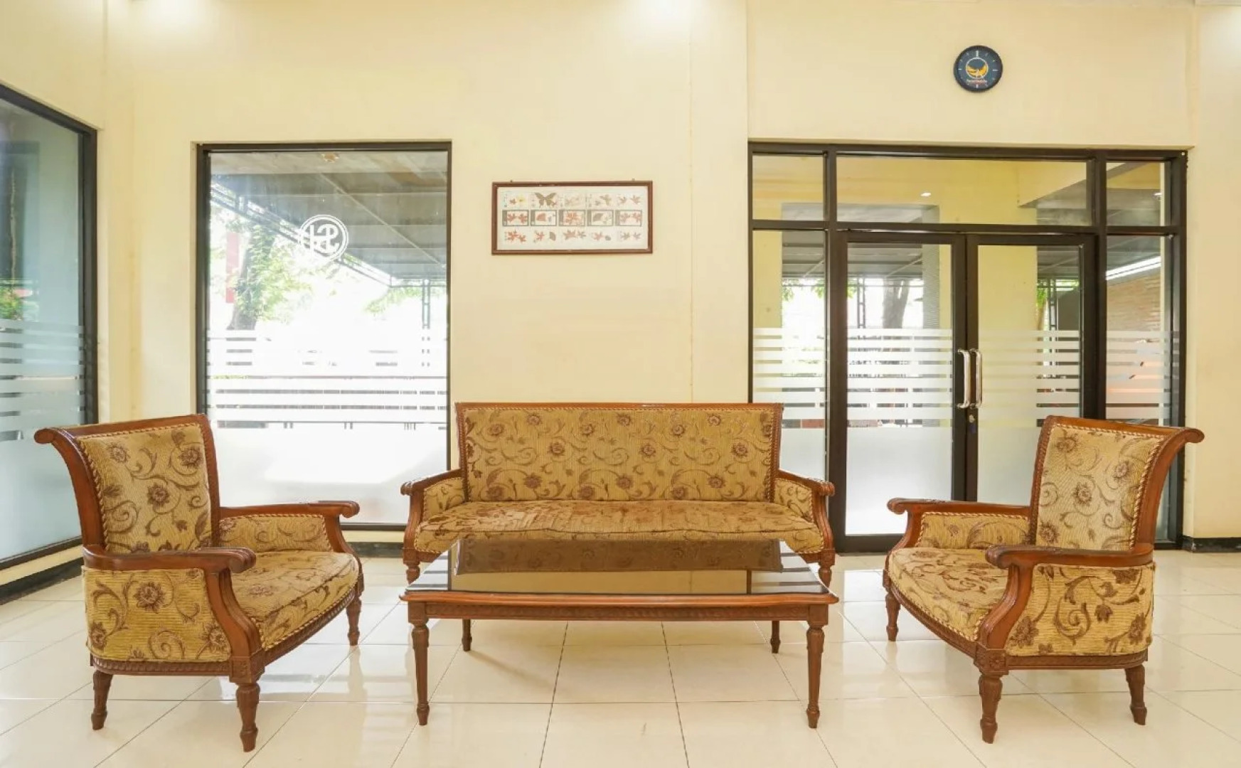 OYO 587 Penginapan Sinar Harapan