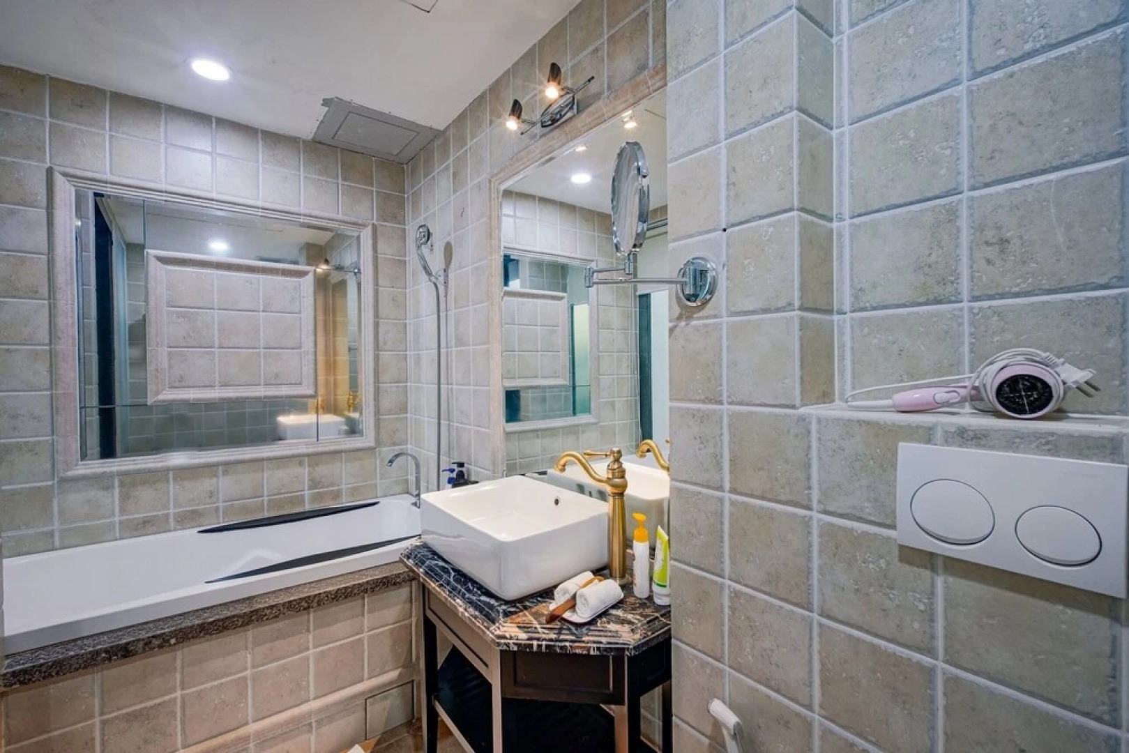 A25 Hotel - 06 Truong Dinh