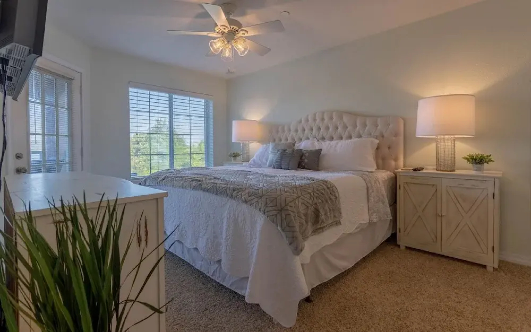 Afternoon Delight 2 Bedroom Condo by Redawning