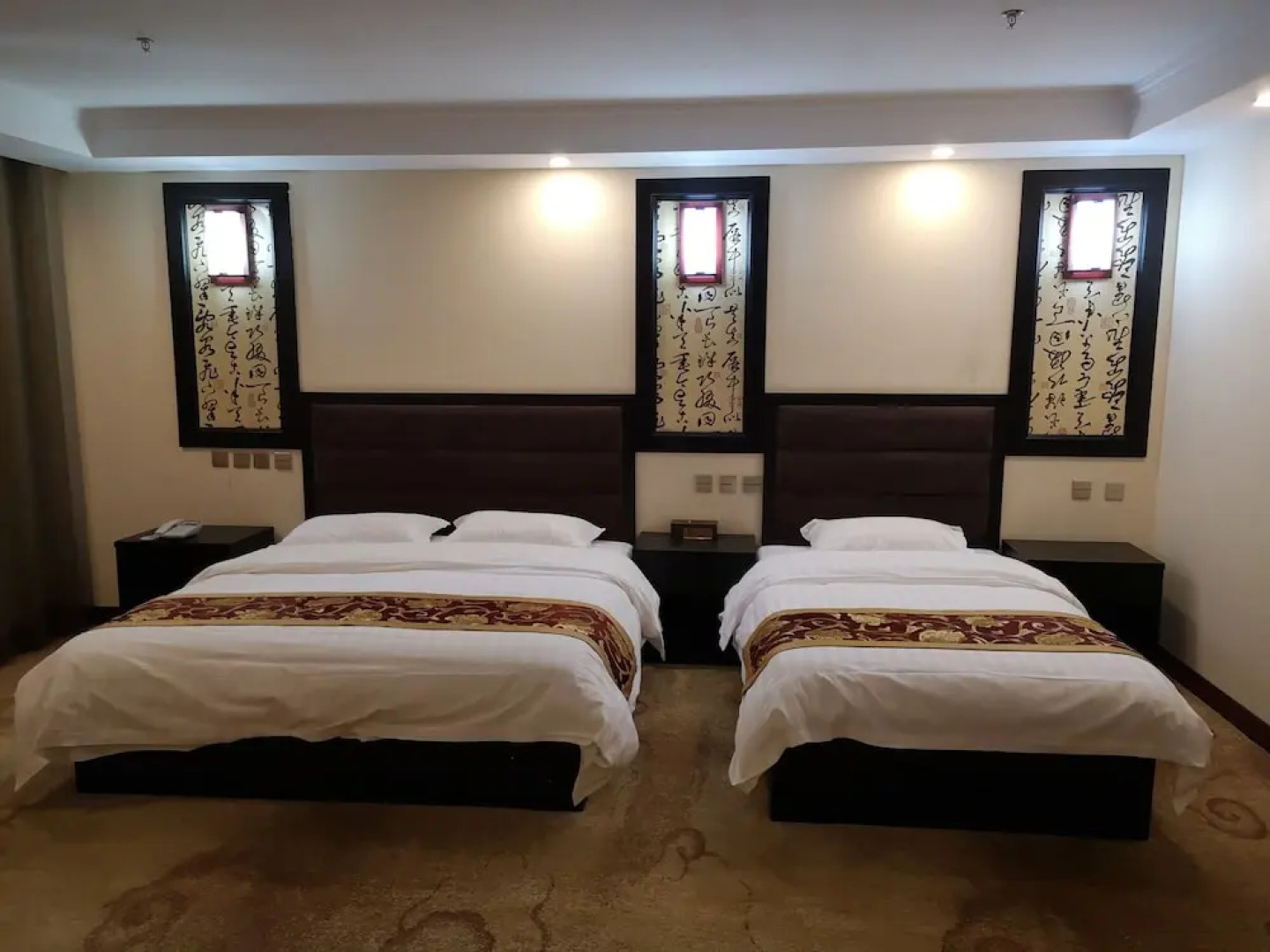 Yanlong Hongshun Hotel