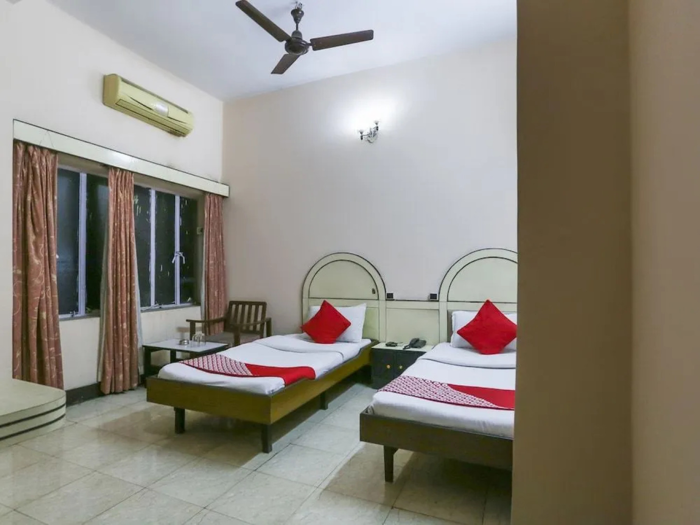 OYO 27783 Hotel Rajmahal Inn