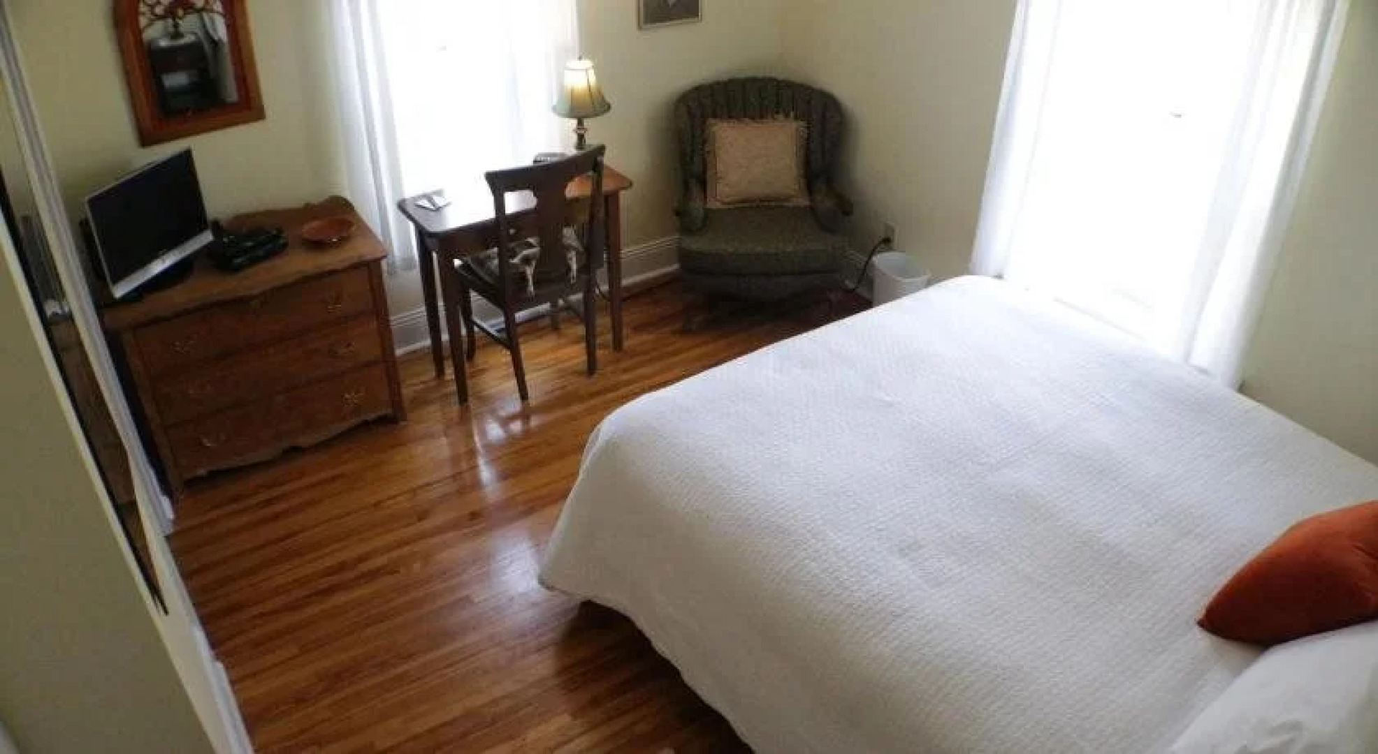 Warm House Retreat Bed and Breakfast