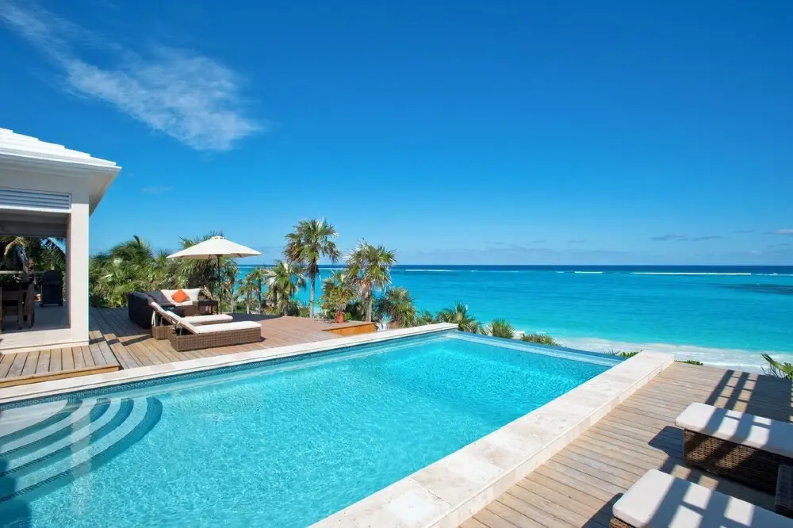 Touch Of Class Cottage: Beachfront Oasis