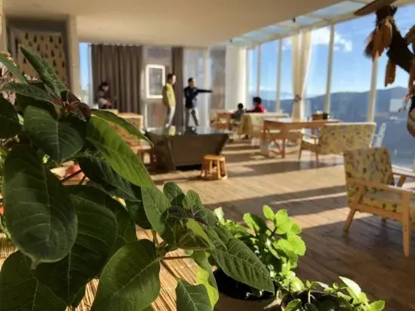 A place to watch the sunrise over the sea of clouds and terraces