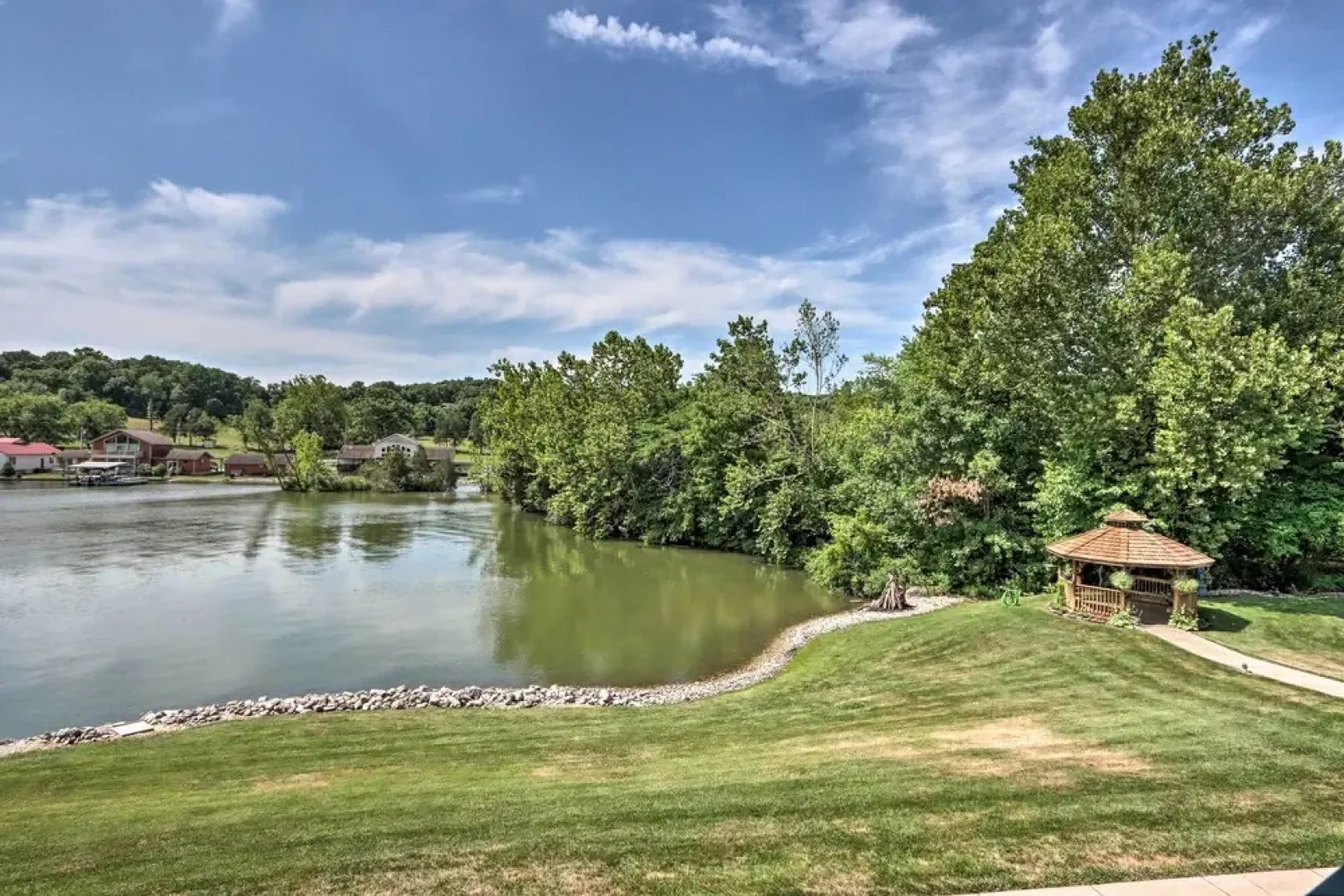 Boat Ramp, Dock & Slip: Step-free Camdenton Condo!