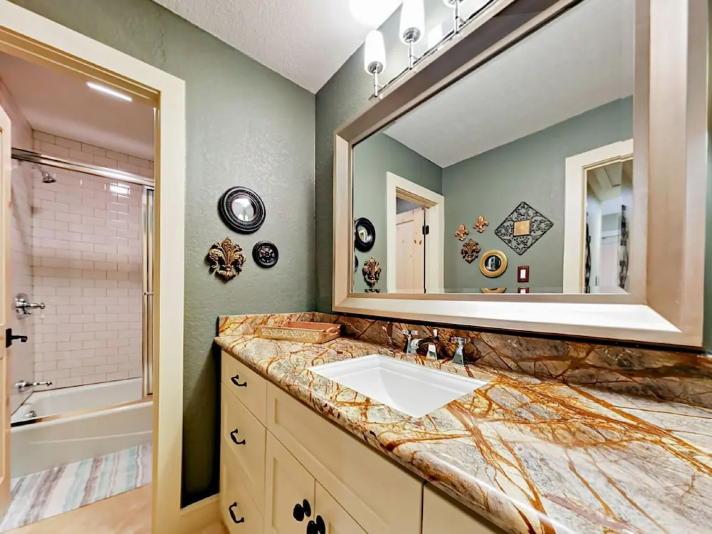 514 Harbor Drive Townhouse #8 3 Bedrooms 2 Bathrooms Townhouse