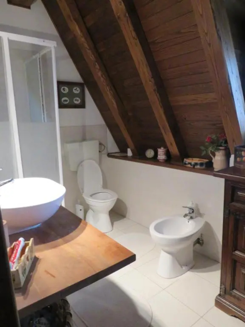 tipica baita con vista sul monte magnola