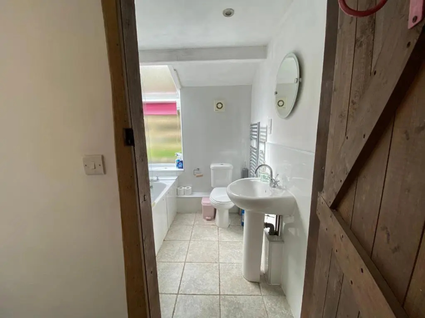Beautiful secluded farmhouse with hot tub