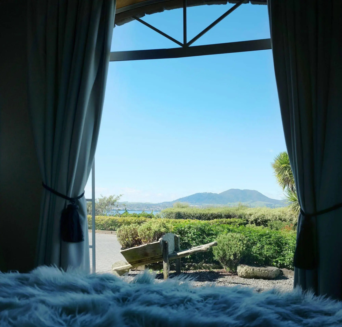 Acacia Bays Tauhara Sunrise Lodge