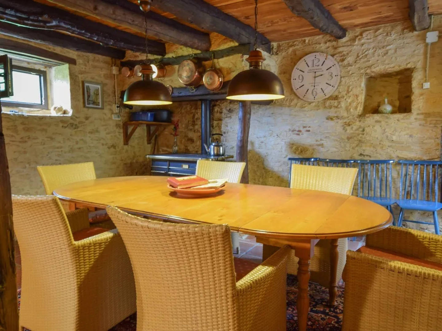 Spacious Villa in Puy-l'évêque With Swimming Pool