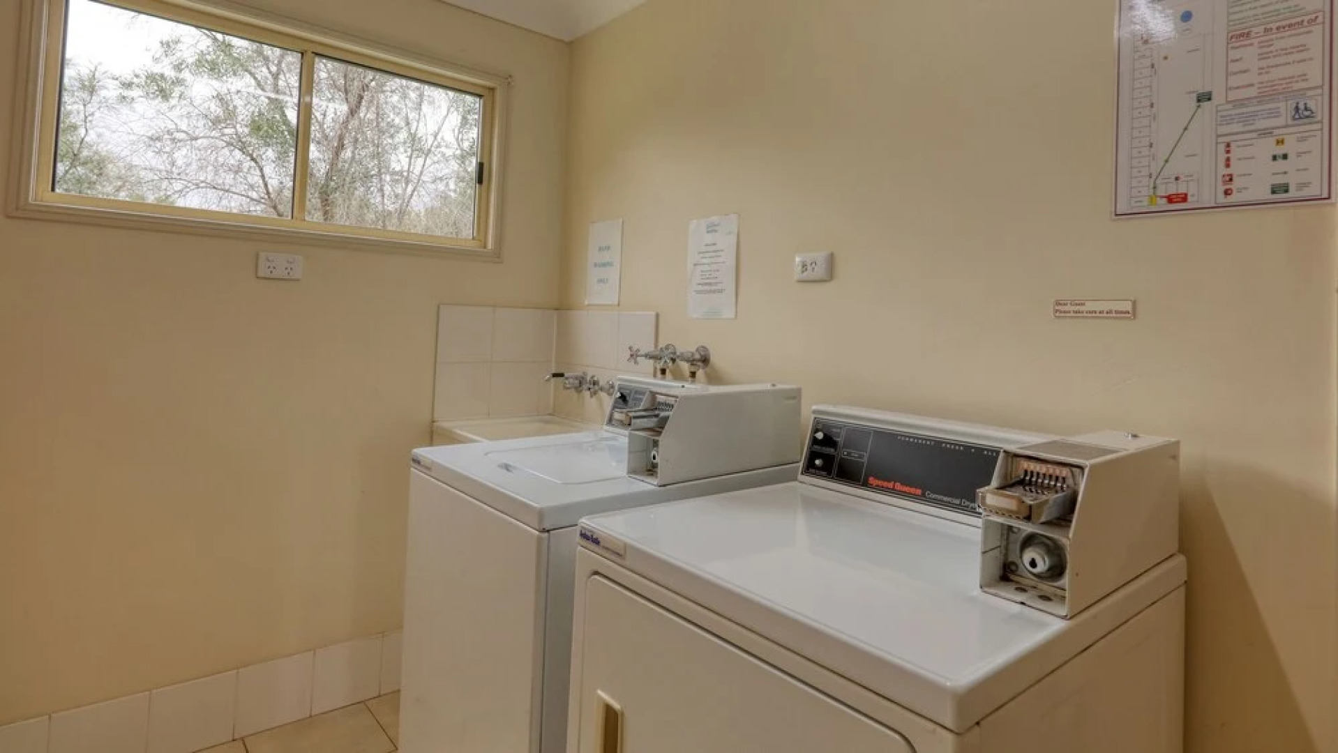 Jacaranda Country Motel