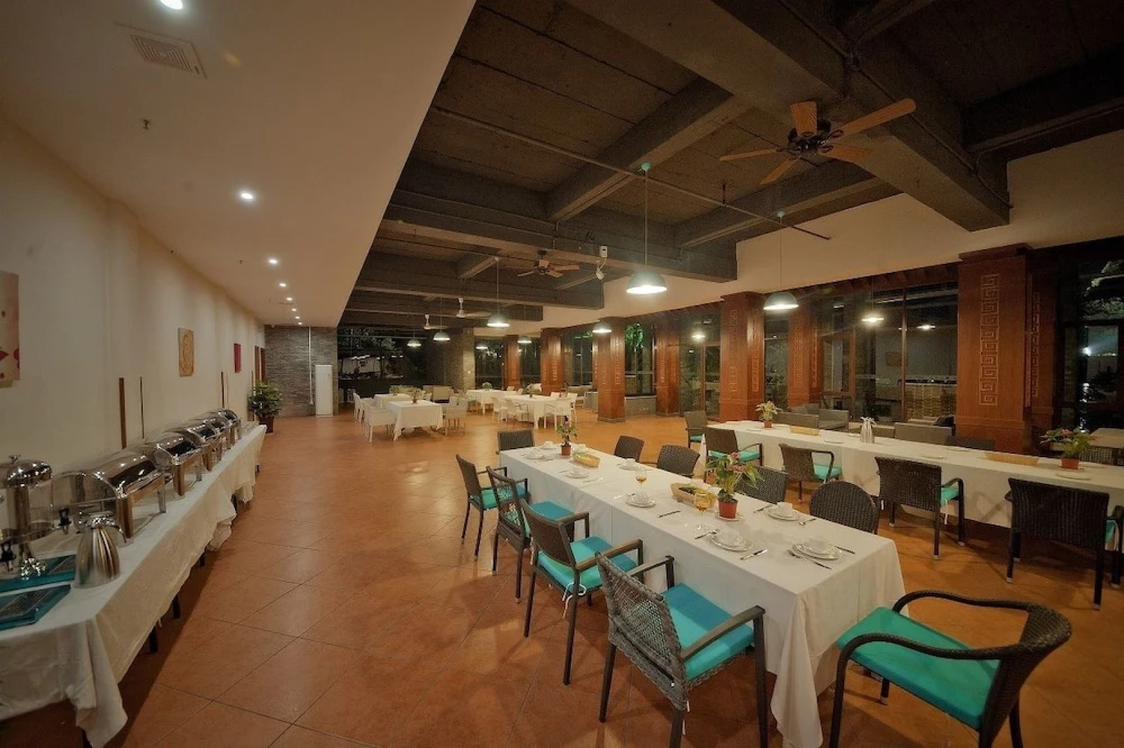 Guilin Crystal Crescent Moon Hotel