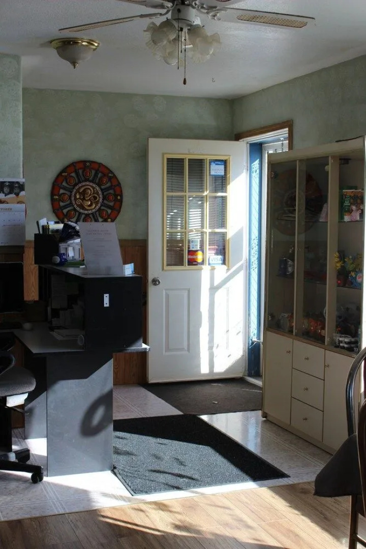 Raval Paradise Motel & RV Park