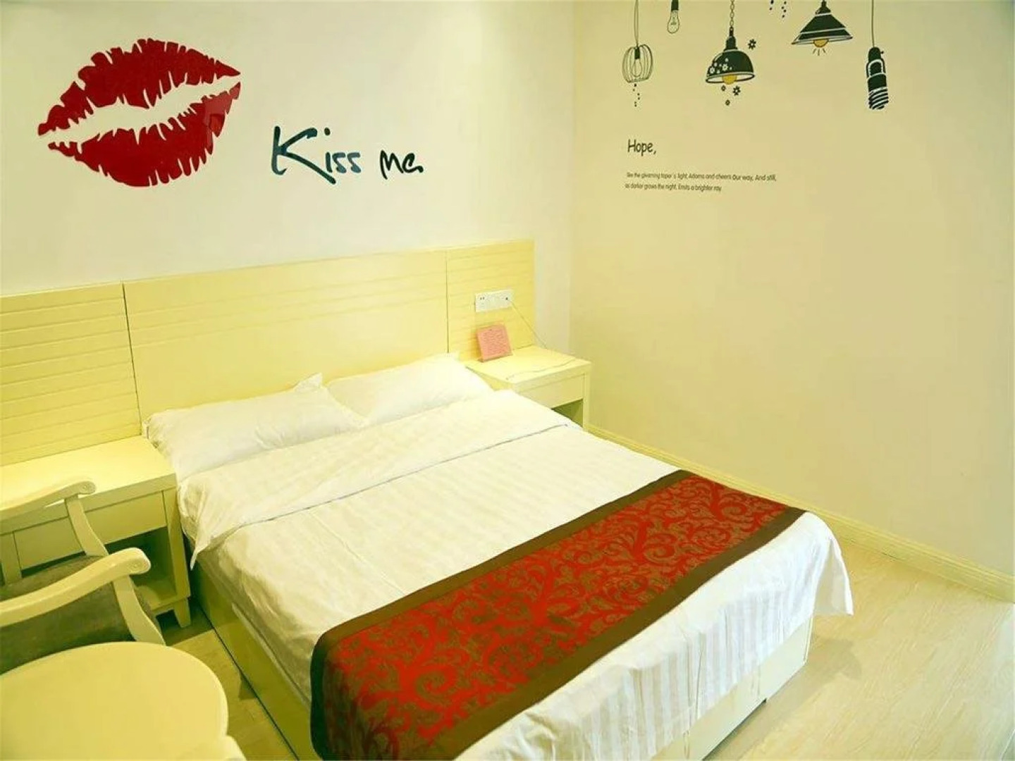 Qidong Xintianlei Fashion Hotel