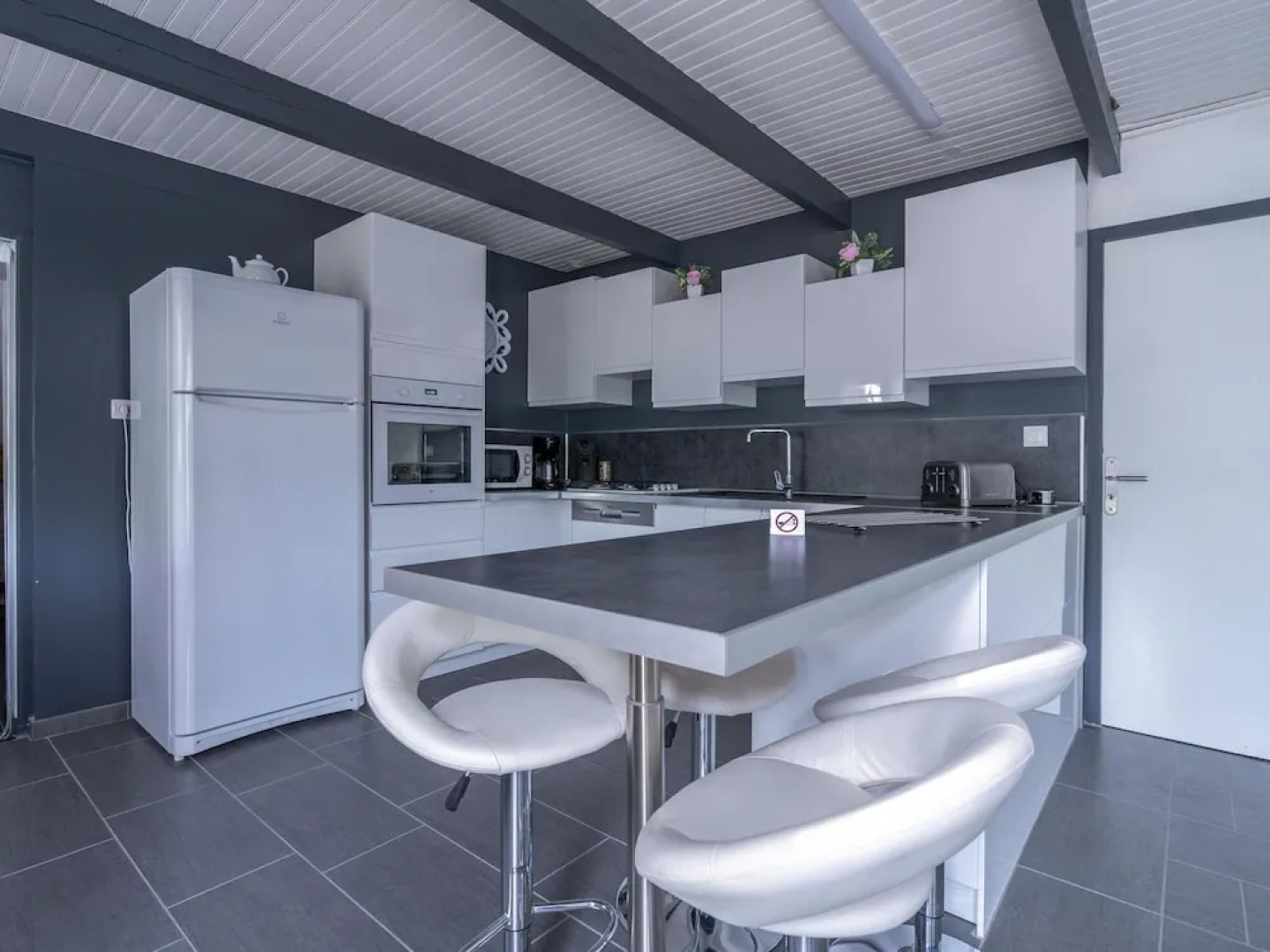 Attractive Holiday Home in Cessenon-sur-orb With Terrace