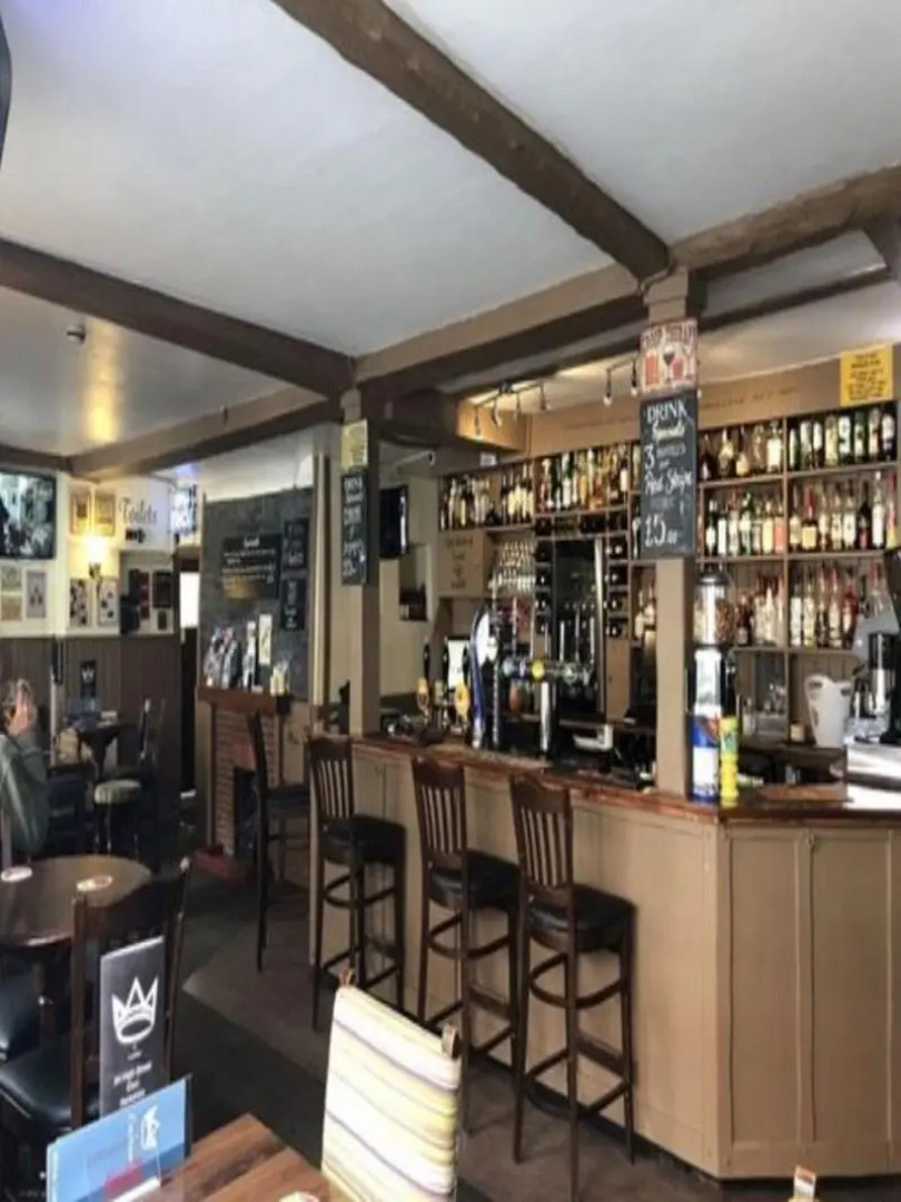 The Crown And Cushion