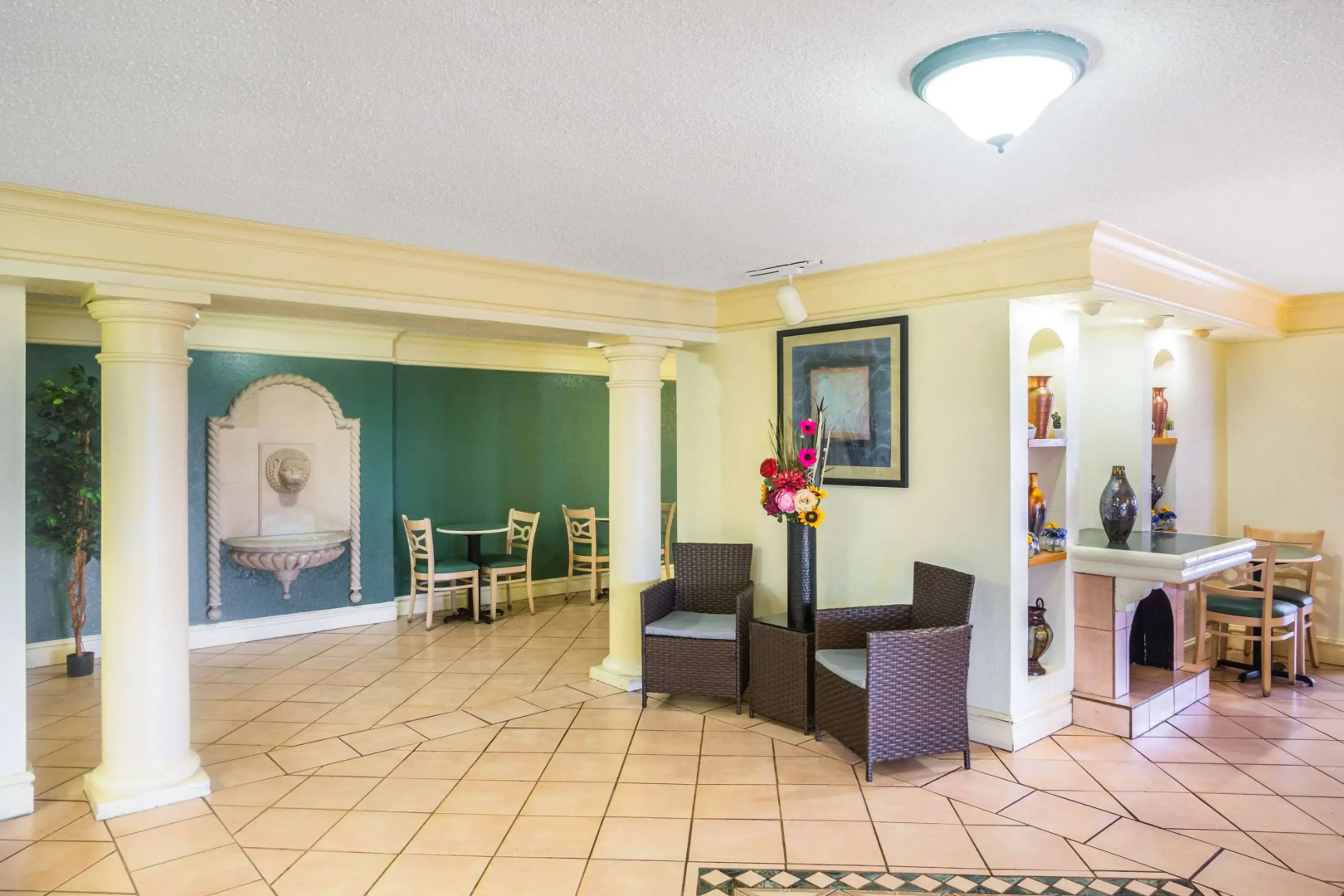 Super 8 by Wyndham Eagle Pass