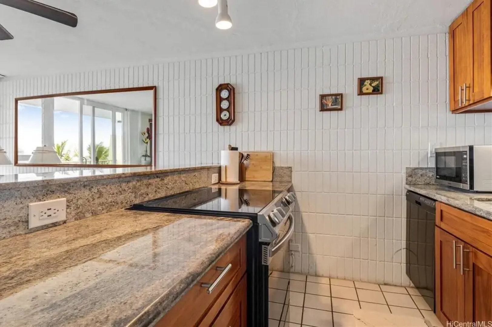 Luxury Oceanview Punaluu Condo