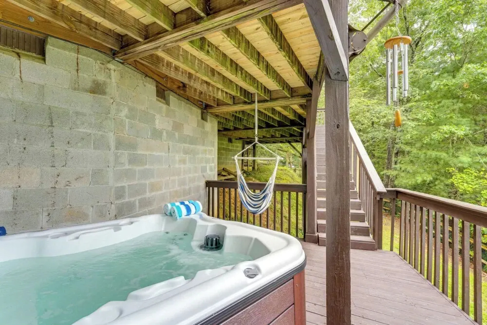 Cozy Murphy Cabin Retreat: Hot Tub & Mtn Views!