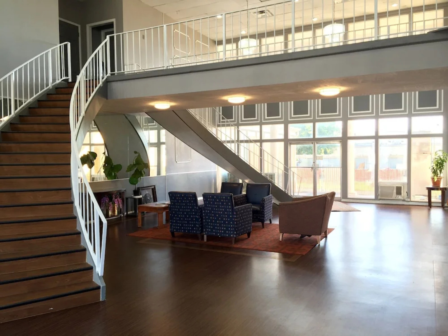 Bella Vista Inn & Suites