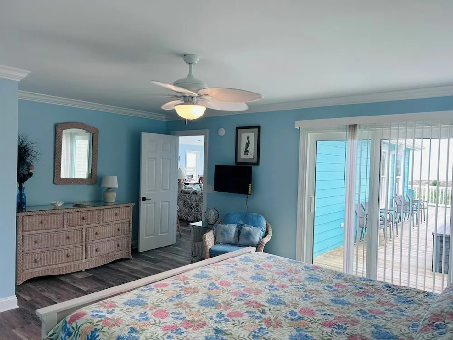 Serenity's Star 4 Bedroom Home by RedAwning