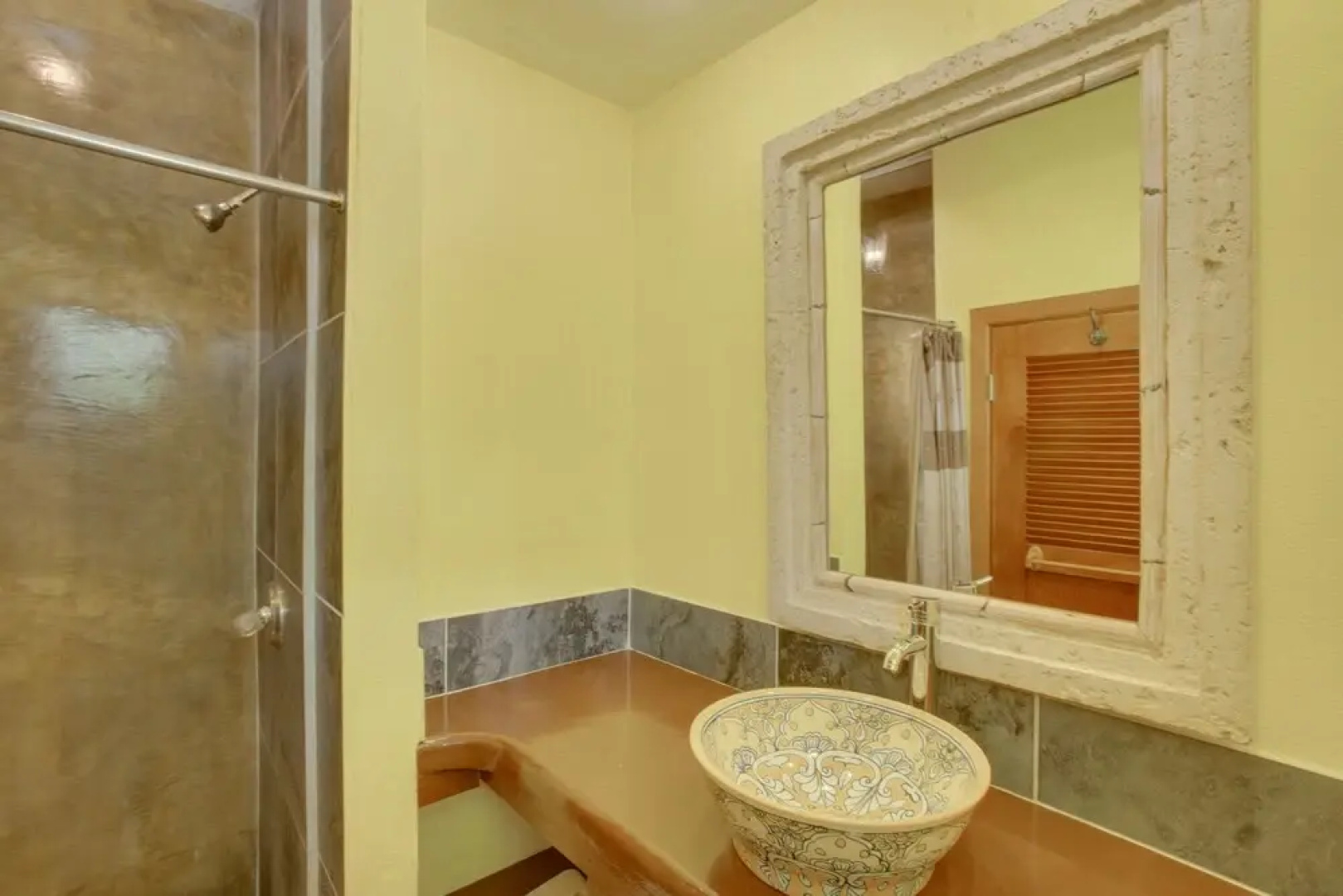 Coconut Row Boutique Hotel