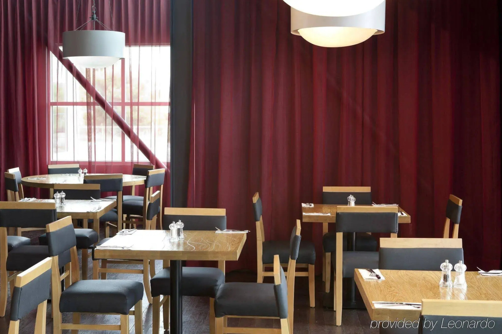 Delta Hotels by Marriott Milwaukee Northwest