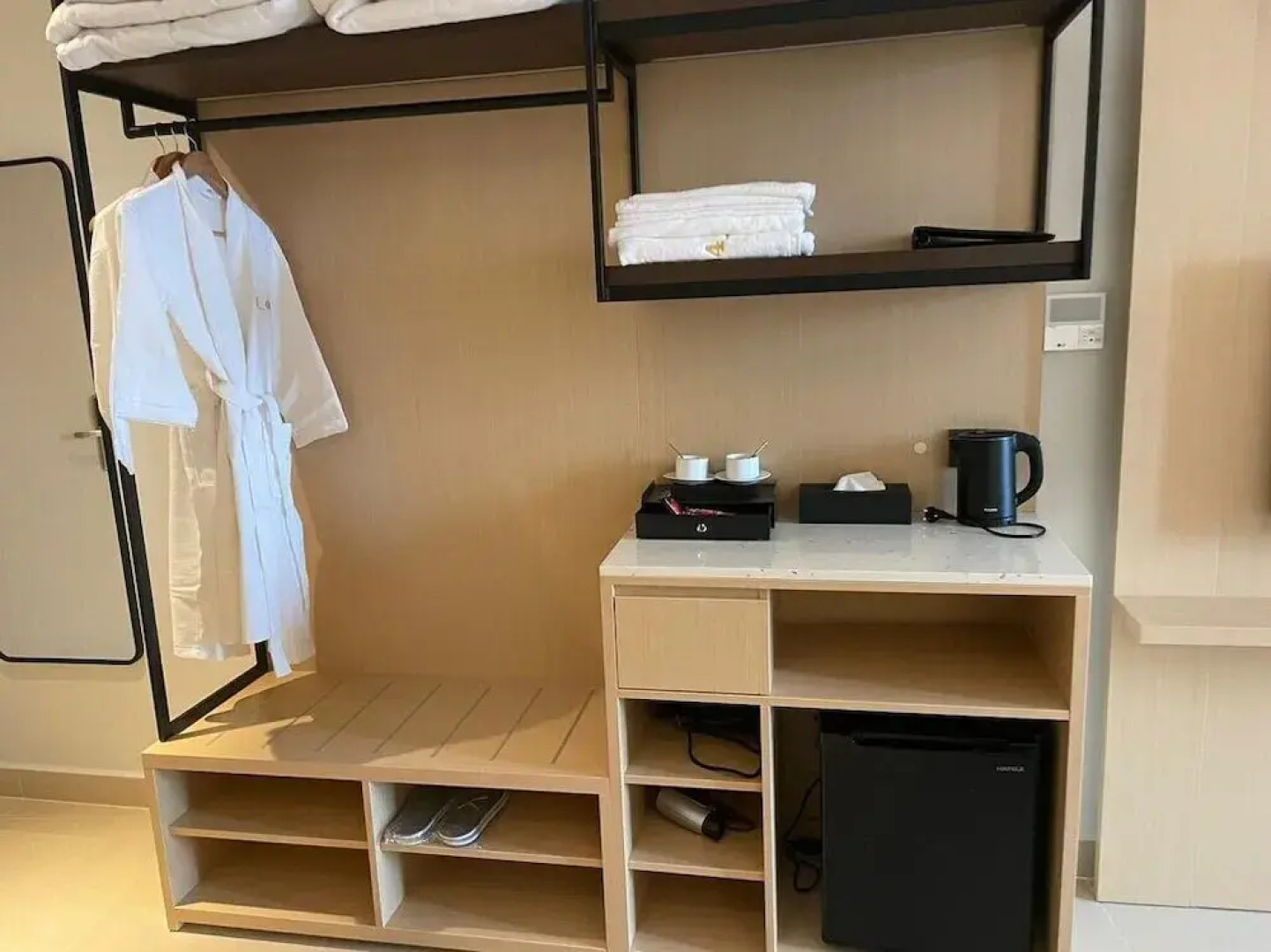 EMS HOUSE Sea View Apartment - The Arena Cam Ranh