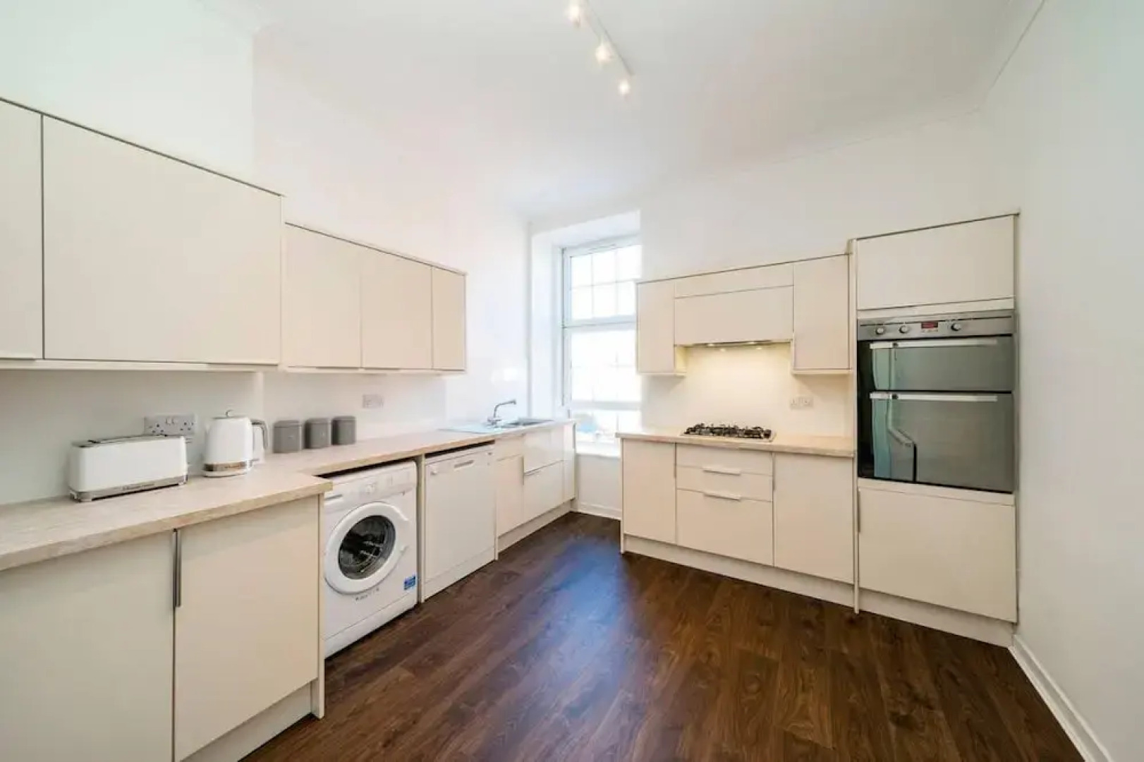 One Shore - Stylish Town House