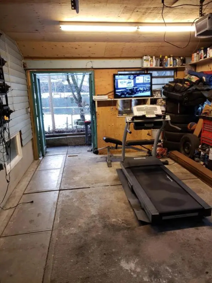 Surrey chic 2 bdrm basement unit