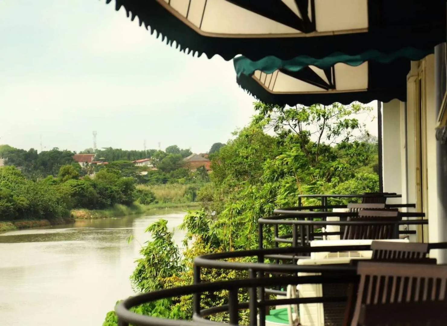 Opulent River Face Hotel