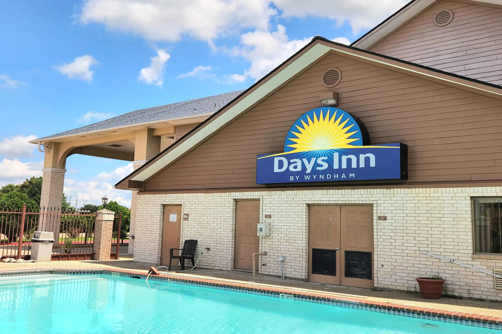 Days Inn by Wyndham Navasota