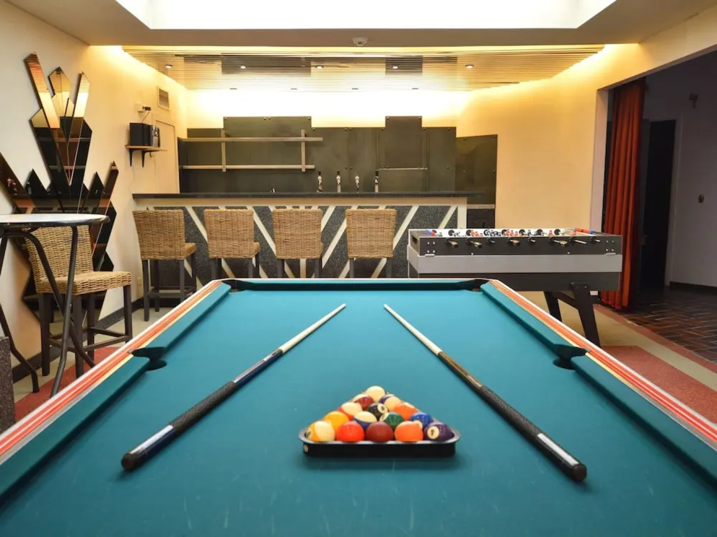 Superb House for Family Group with Swimming Pool, Sauna, Hot Tub, Billiards