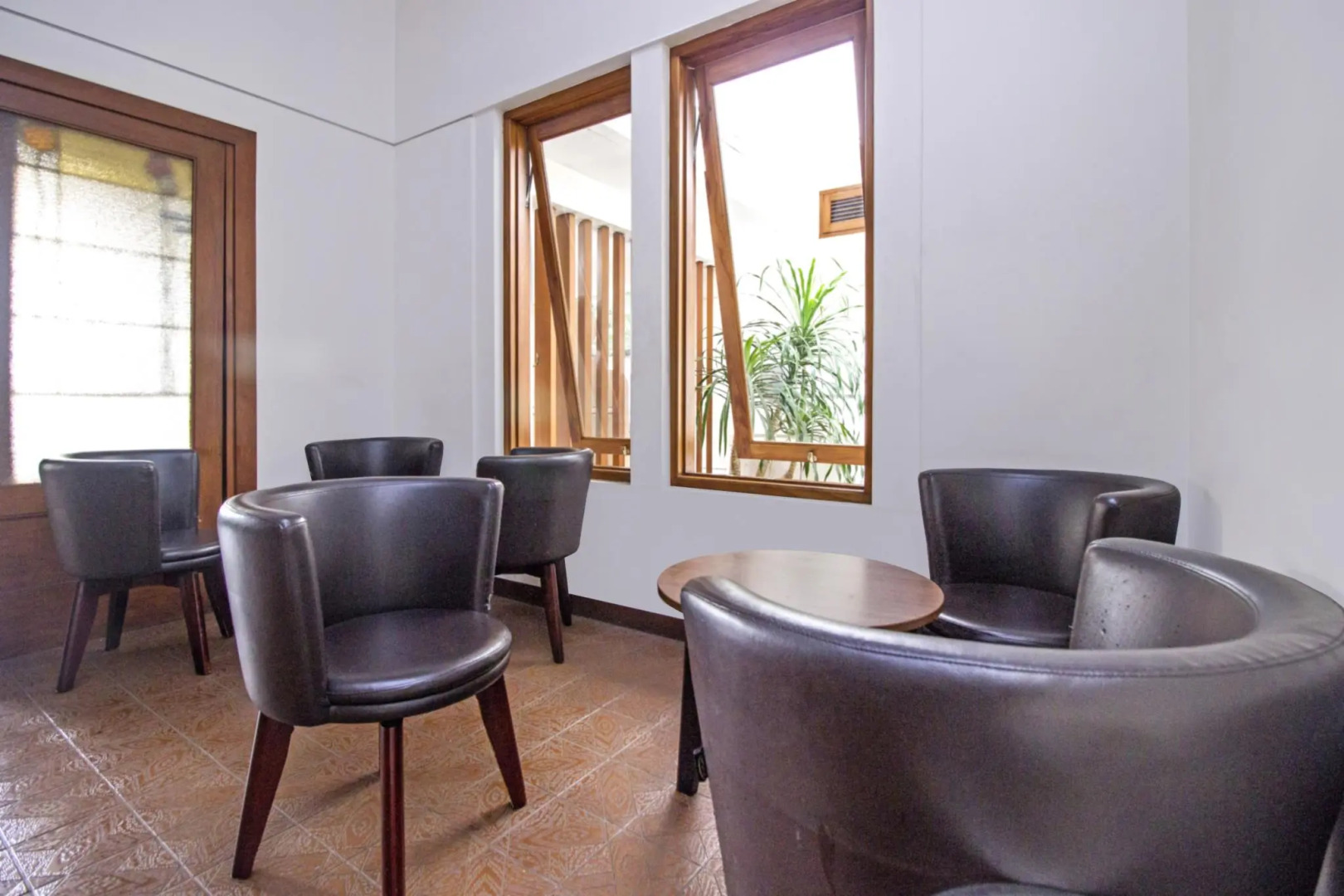 Residences by RedDoorz near Rumah Mode