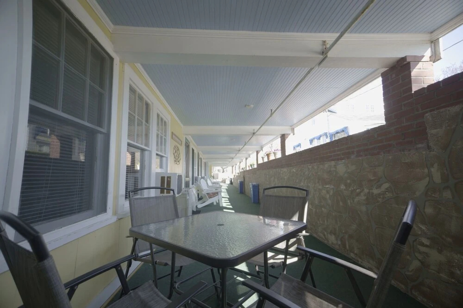 Betty Doon Motor Hotel