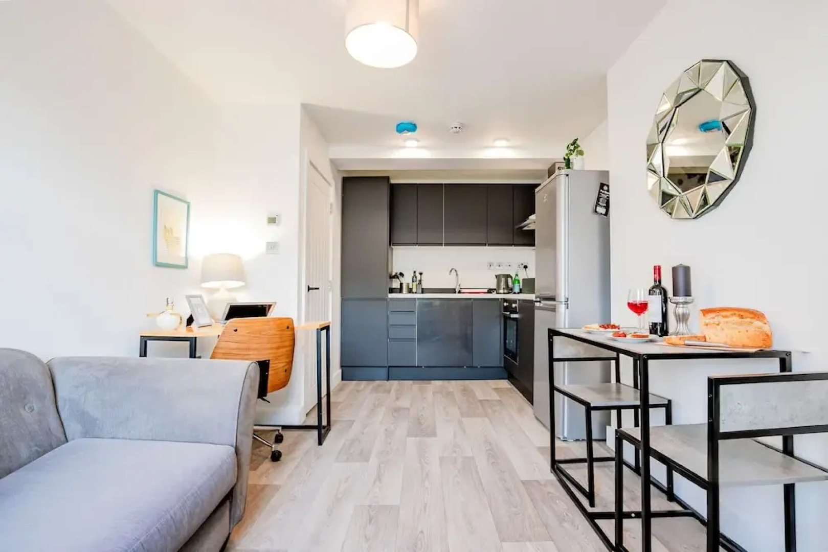 Host Stay Croydon Road Apartment