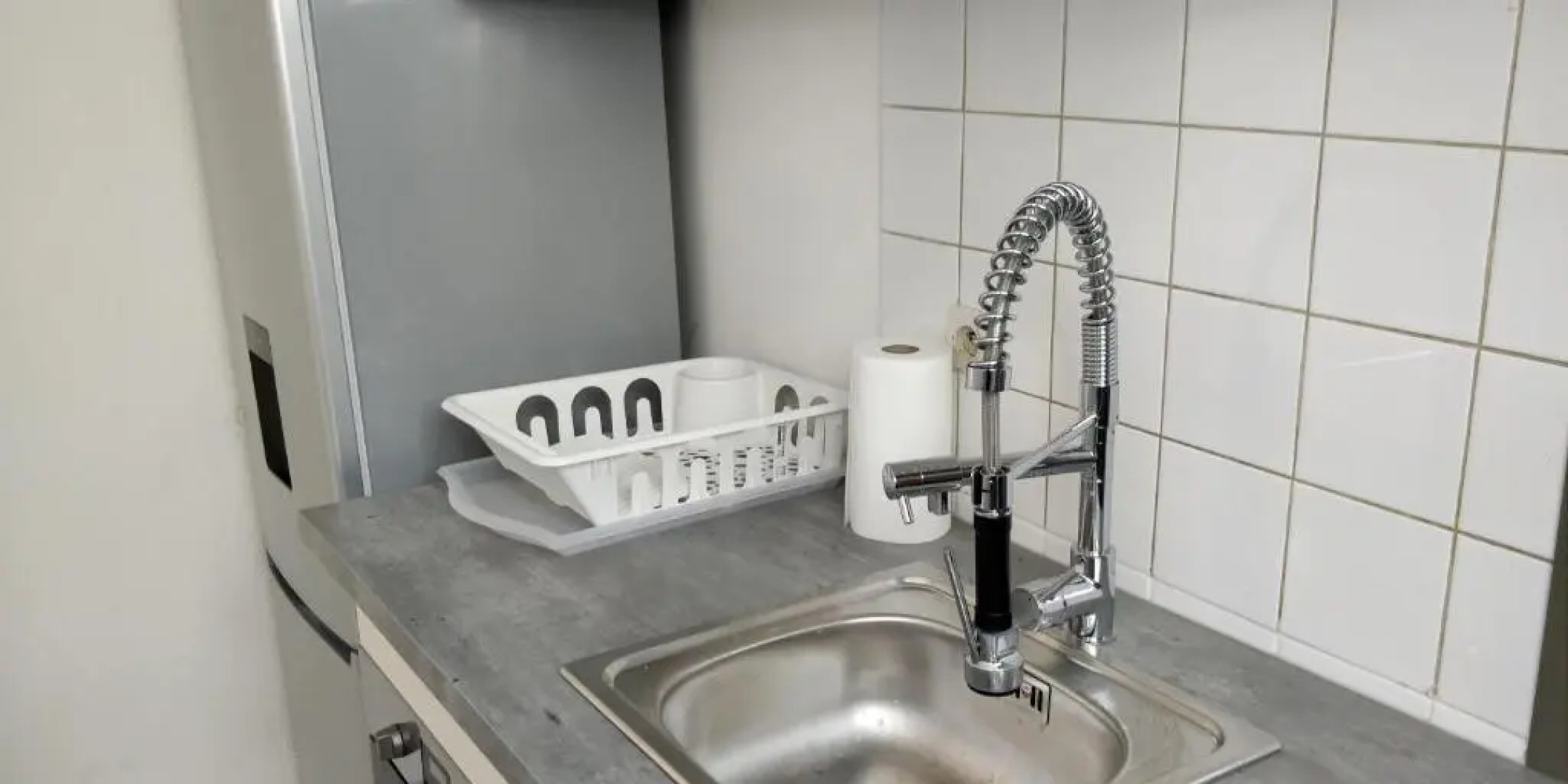 Modern 1 bedroom apartment near the metro.