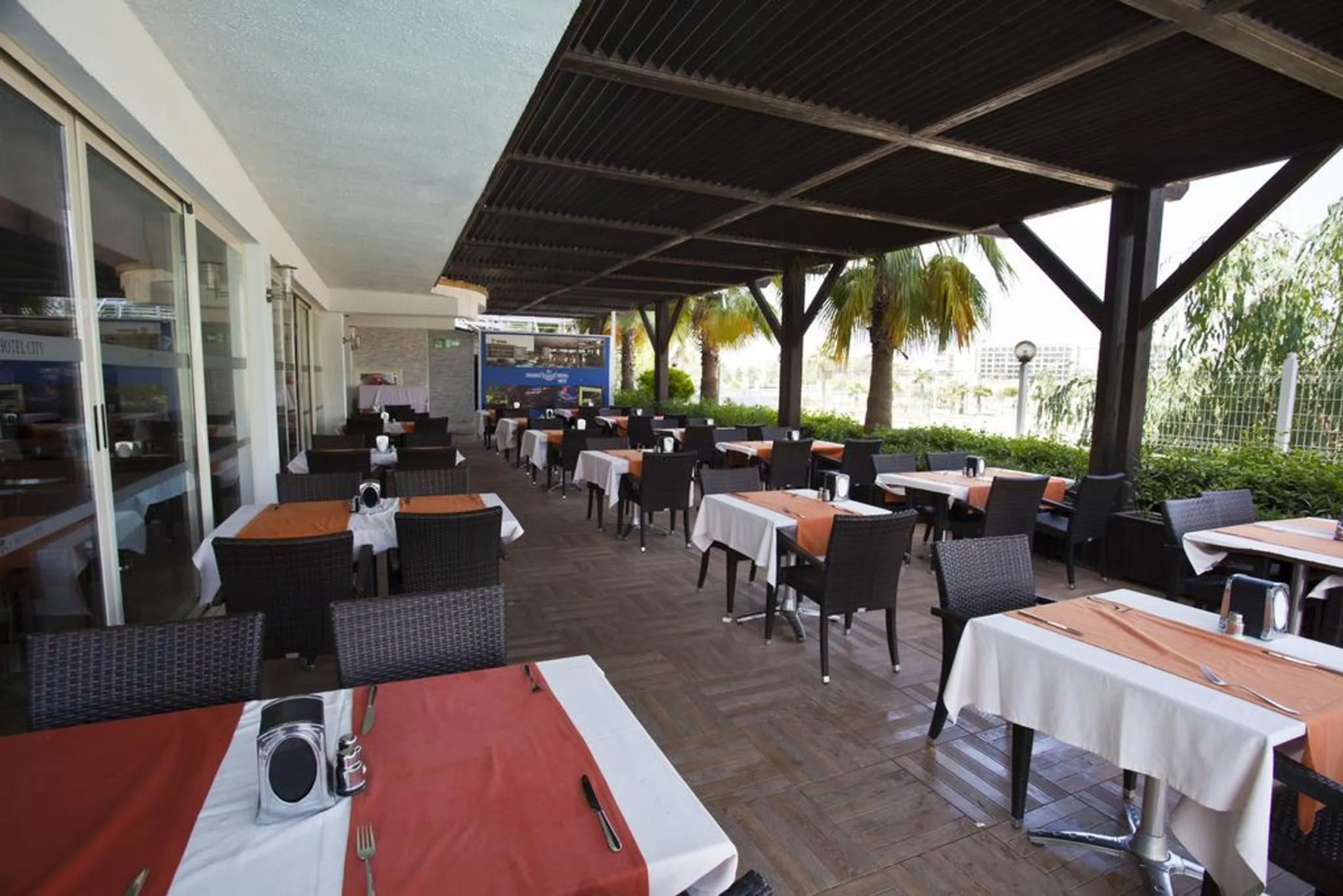 Adella Side Hotel