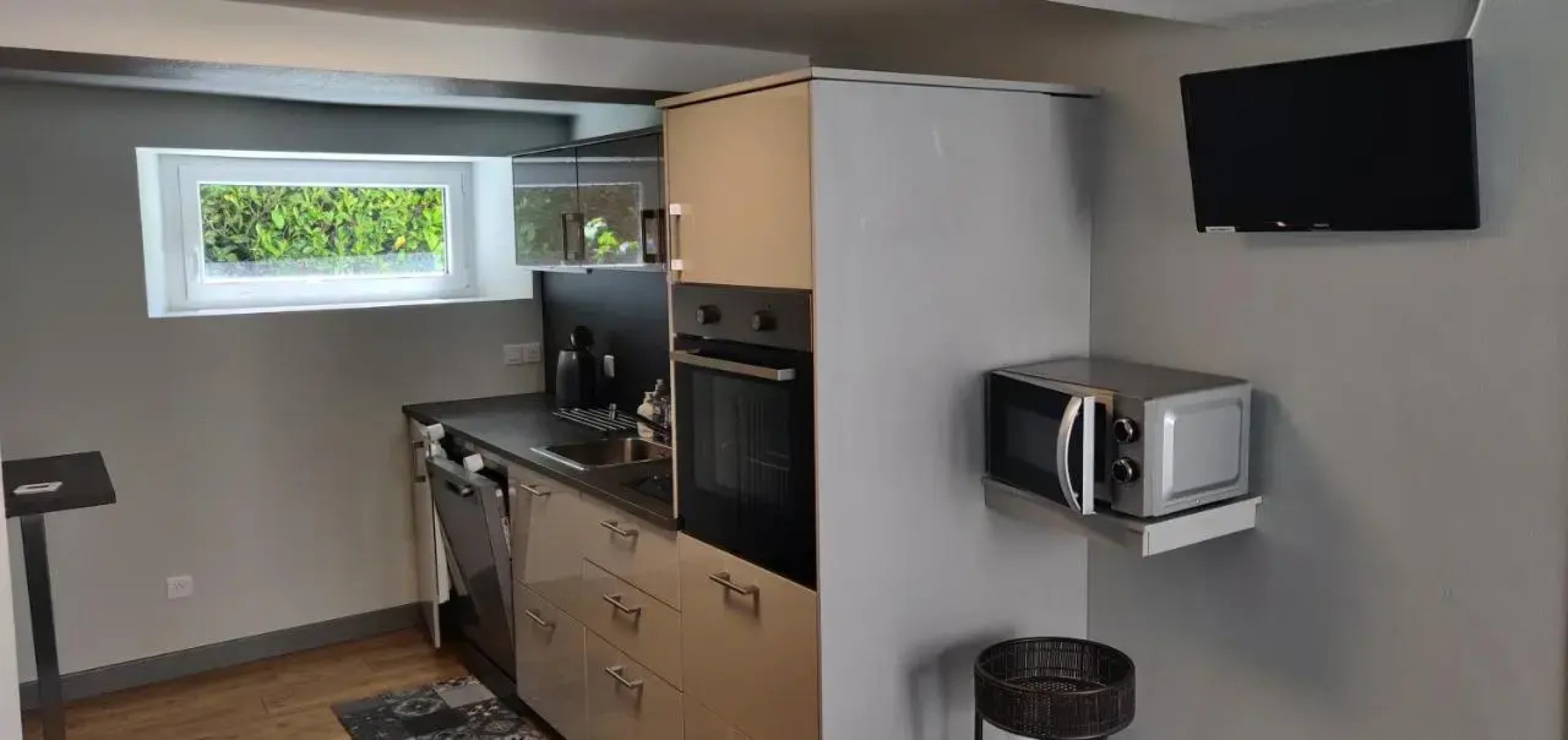 Aux Belles Pierres (Adults Only)