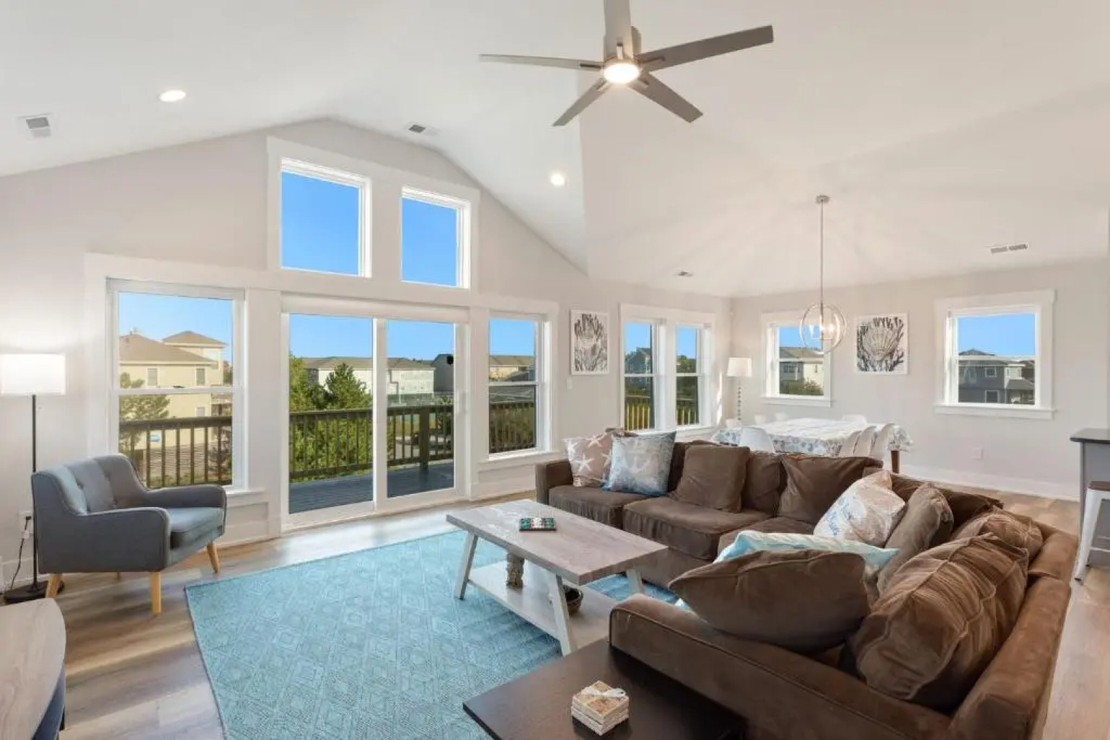 1688 Beach Wood 3 Min Walk to Beach