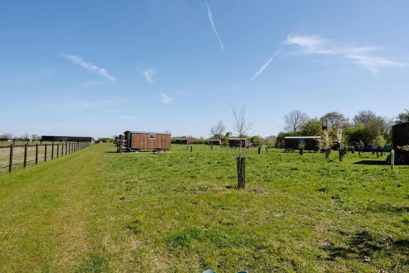Honeysuckle Farm Hut 1 - Suffolk Farm Holidays