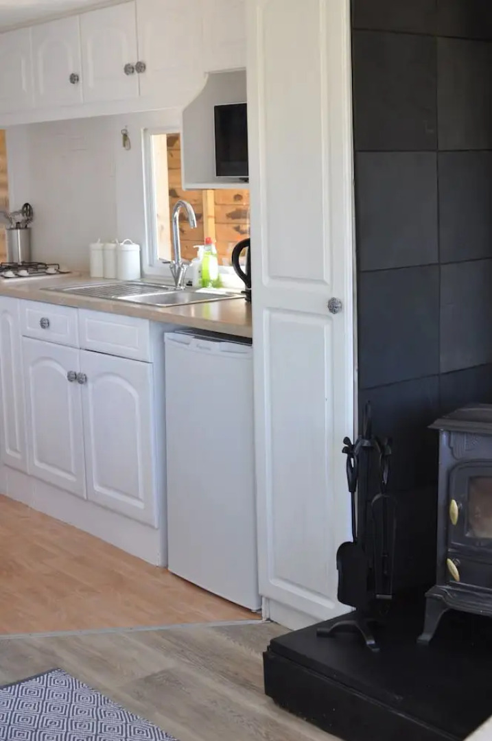 Cosy Rural Lodge at Goldhill Glamping - Sleeps 4