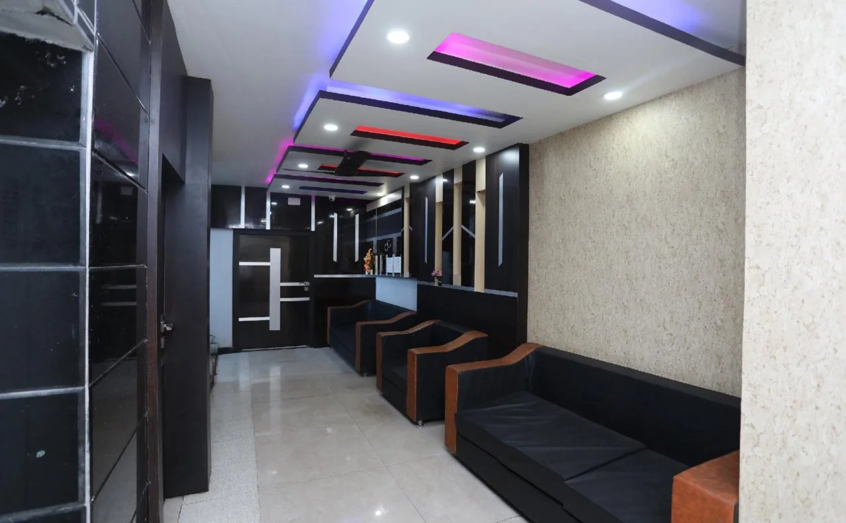 Hotel Tr Palace By OYO Rooms