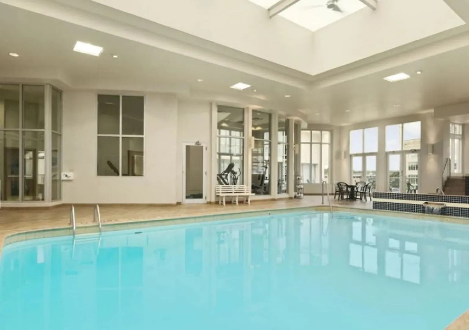 Travelodge by Wyndham Niagara Falls Fallsview