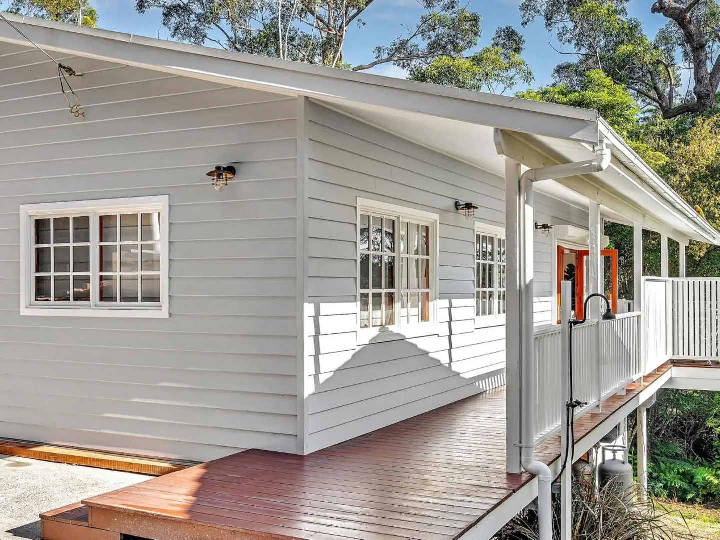 SEA DECK Hyams Beach 4pm Check Out Sundays