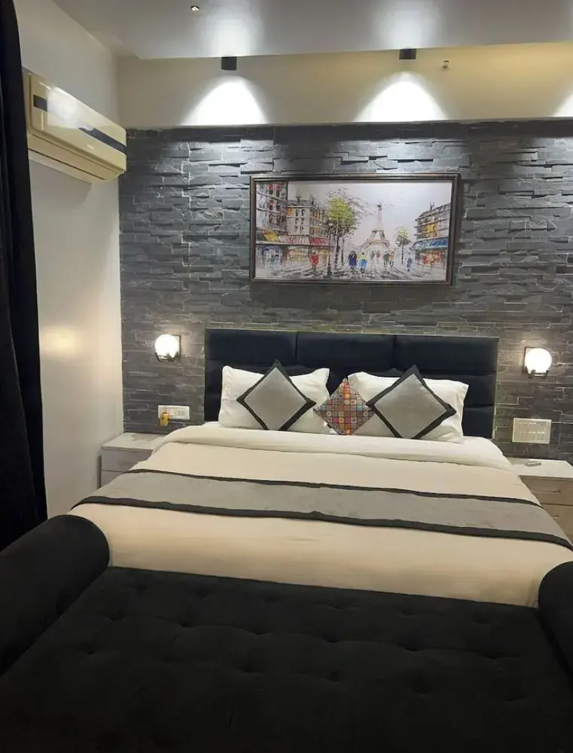 The Origin Suites opp Hyatt Regency