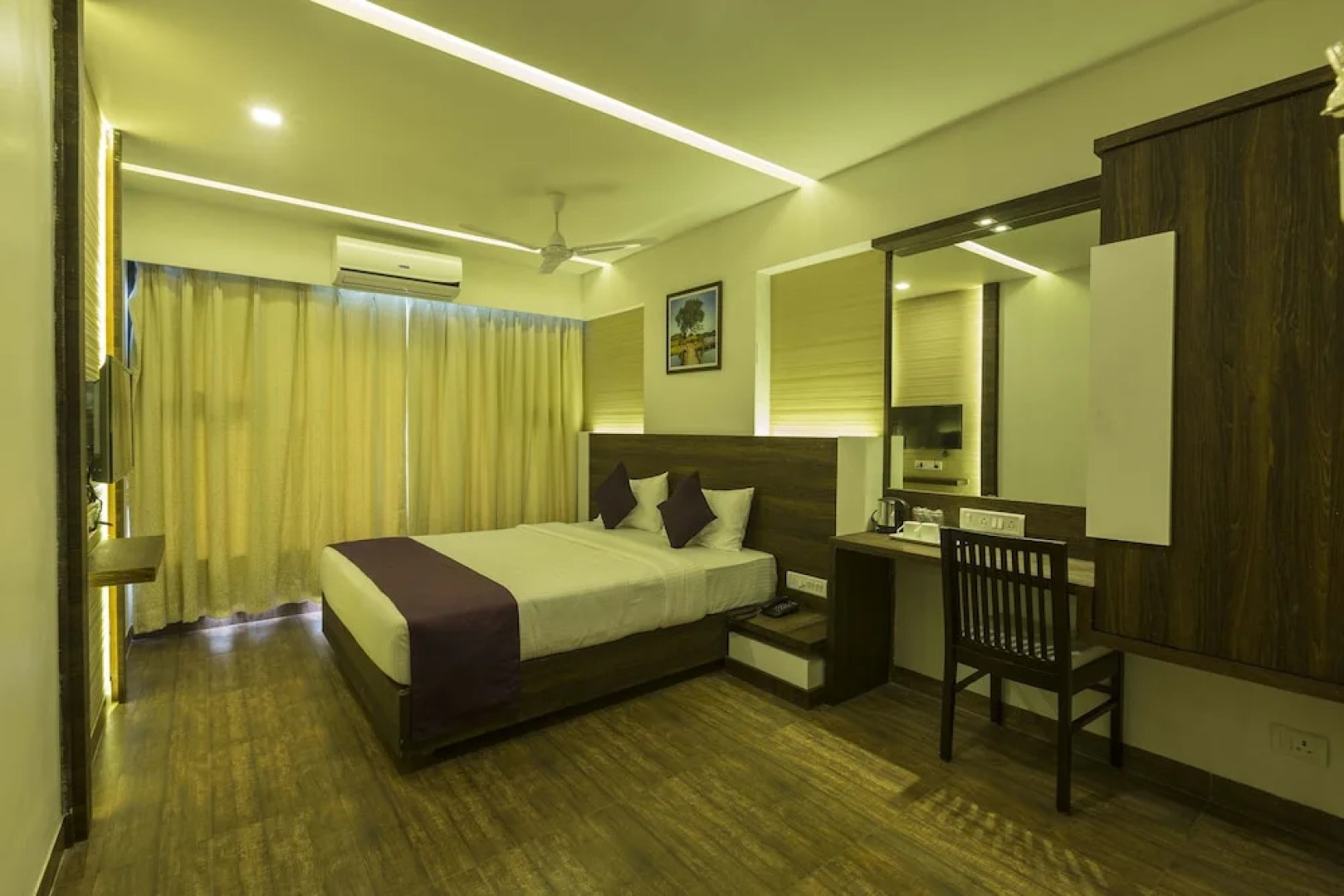 Treebo Tryst Crown Inn